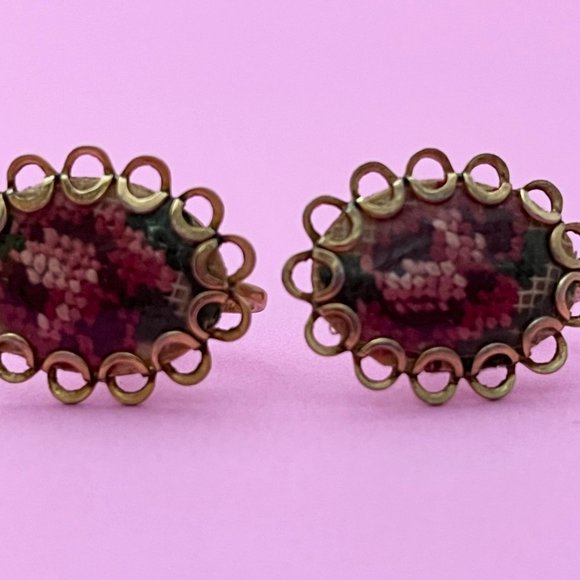 Vintage PETIT POINT BROOCH & Screw Back Earrings, Hand Embroidered Brooch, Roses - Picture 5 of 6